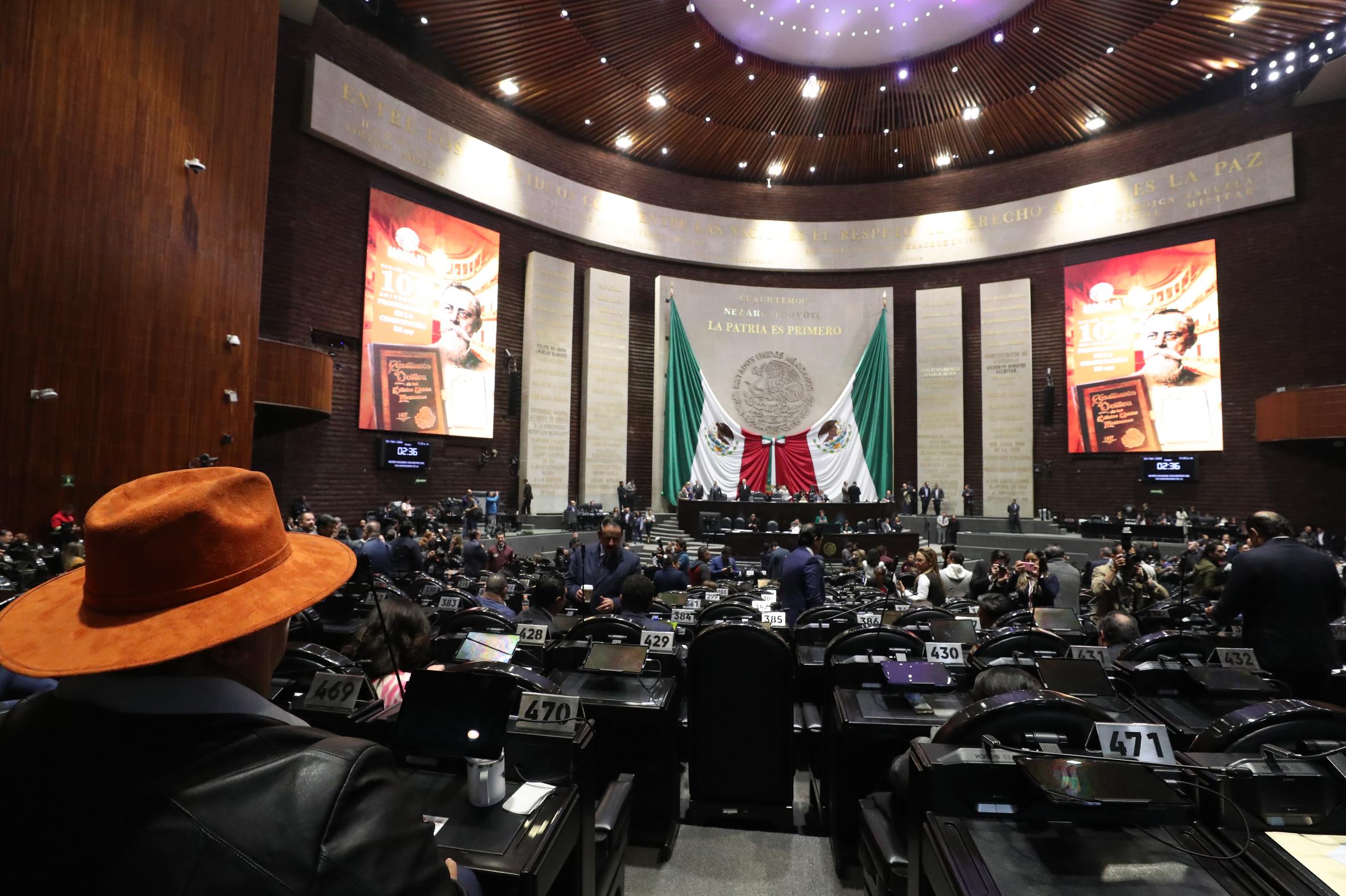 En sesión solemne por el 109 aniversario de la Constitución Política, legisladores de todas las fuerzas políticas coincidieron en que la Carta Magna debe ser un instrumento vivo, respetado y actualizado, que garantice derechos, limite el poder y preserve la democracia constitucional.