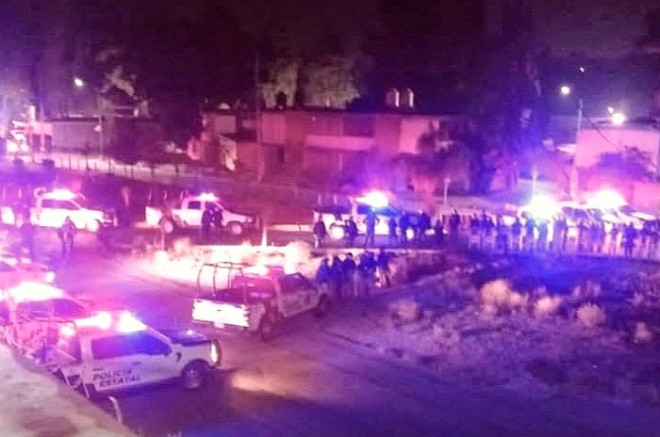 Un operativo judicial para restituir la planta cementera de la Cooperativa Cruz Azul en Tula de Allende terminó con 33 personas detenidas, en el marco de años de conflicto interno por el control del complejo industrial entre facciones cooperativistas y órdenes de autoridades judiciales.