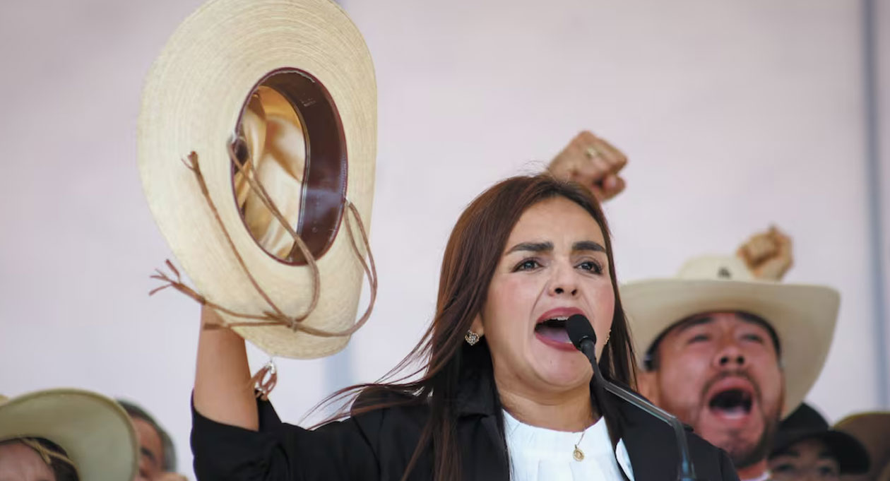 La alcaldesa de Uruapan acusa que legisladores buscan destituirla o encarcelarla para frenar el “Movimiento del Sombrero”; asegura que el proceso es una persecución política tras el asesinato de Carlos Manzo.