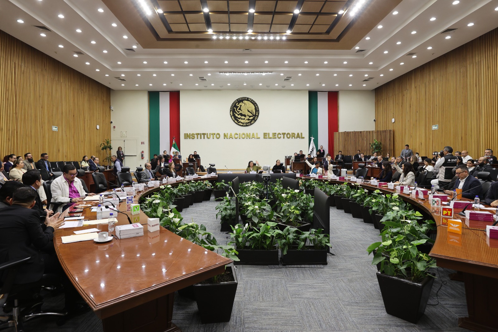 Deberán acreditar al menos 256 mil afiliaciones y cumplir con asambleas estatales o distritales; resolución se emitirá en un plazo de 60 días tras informe en marzo.