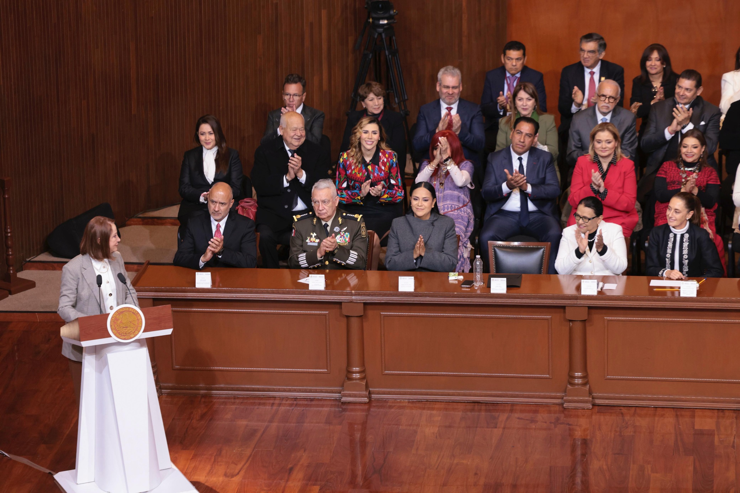 Al conmemorar el 109 aniversario de la Carta Magna, la presidenta del Senado afirmó que el Congreso ha asumido un papel histórico con reformas que fortalecen derechos, igualdad y soberanía nacional.