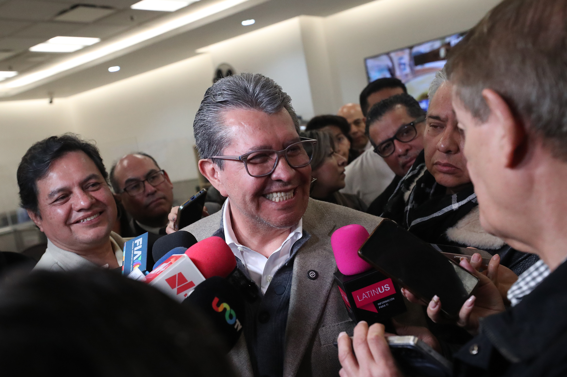 El diputado Ricardo Monreal Ávila afirmó que la unidad es el principal objetivo del movimiento para enfrentar con éxito el próximo proceso electoral, luego del cambio en la coordinación del grupo parlamentario en el Senado.