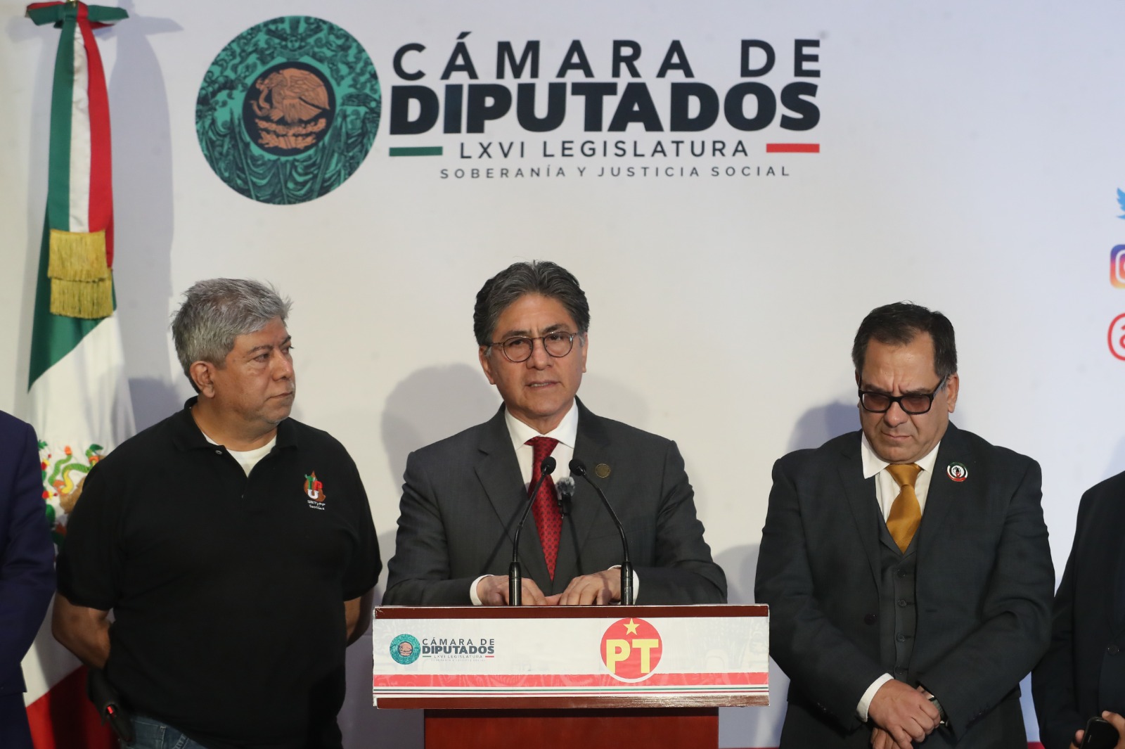 Plantea reforma constitucional para homologar a sindicatos minoritarios con los mayoritarios y extender prestaciones laborales.