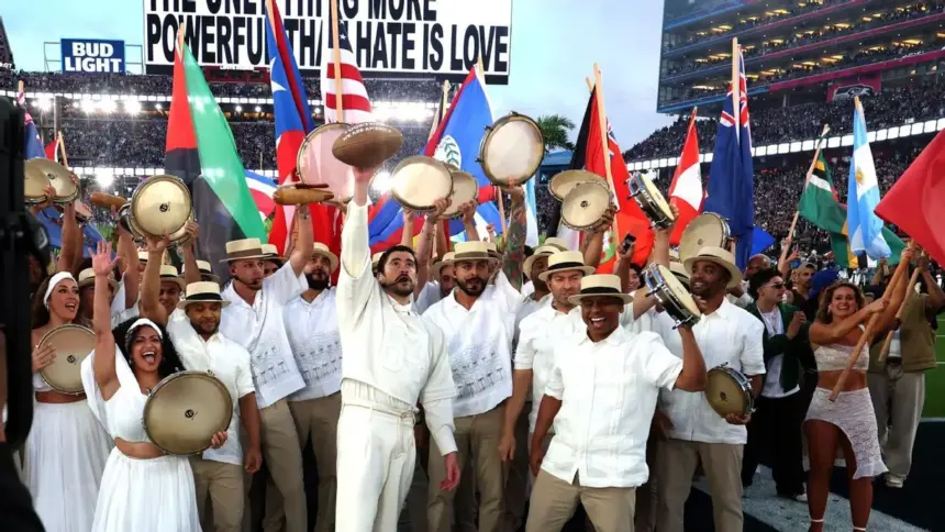 El juego entre los Seattle Seahawks y New England Patriots, con espectáculo de Bad Bunny, promedió 124.9 millones de espectadores en Estados Unidos, por debajo del récord histórico del año anterior.