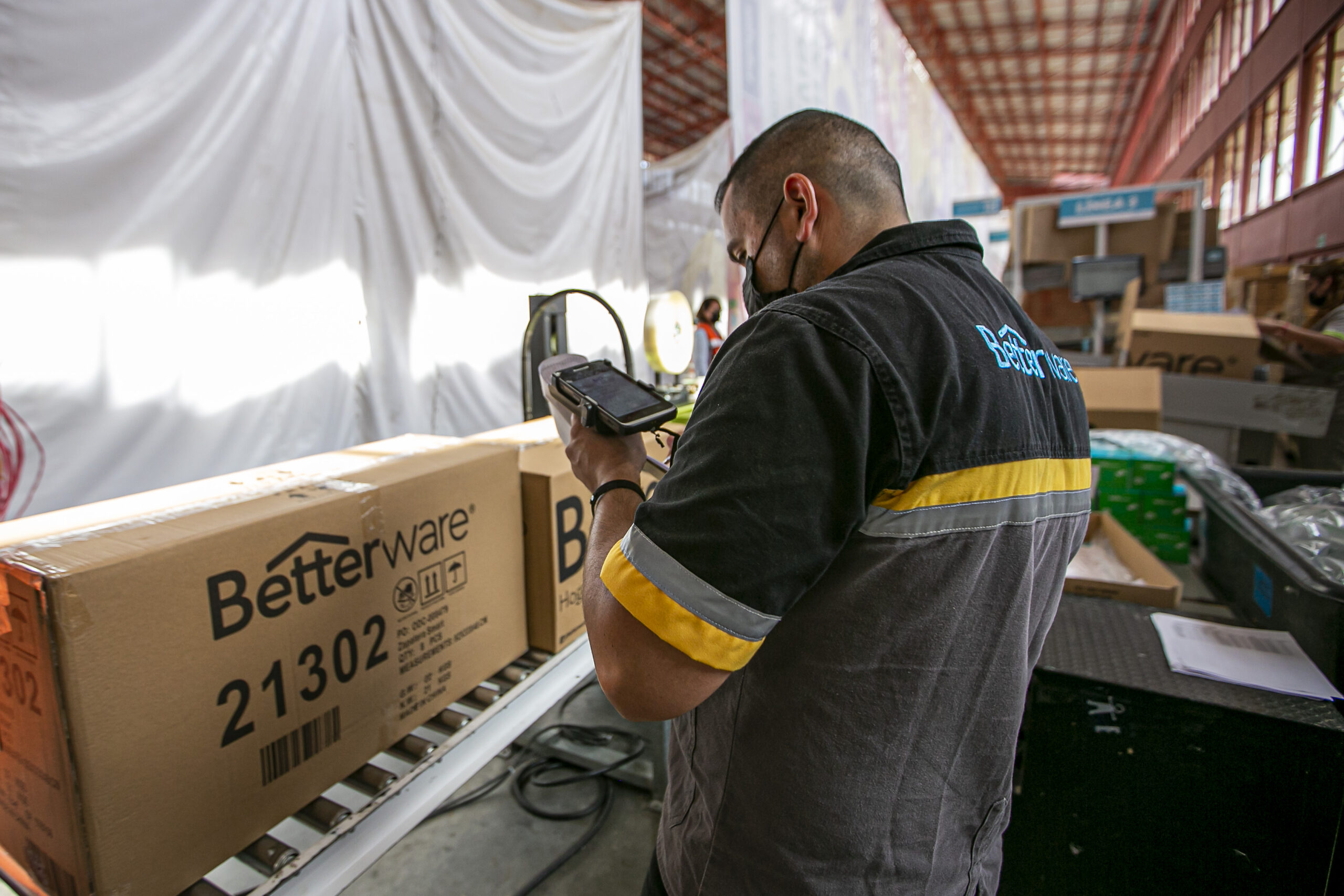Tras la aprobación en comisiones del Senado, la Cámara de Diputados recibió la minuta de reforma constitucional que propone disminuir la jornada laboral de 48 a 40 horas semanales de forma gradual hasta 2030, con debate previsto en el pleno este miércoles.