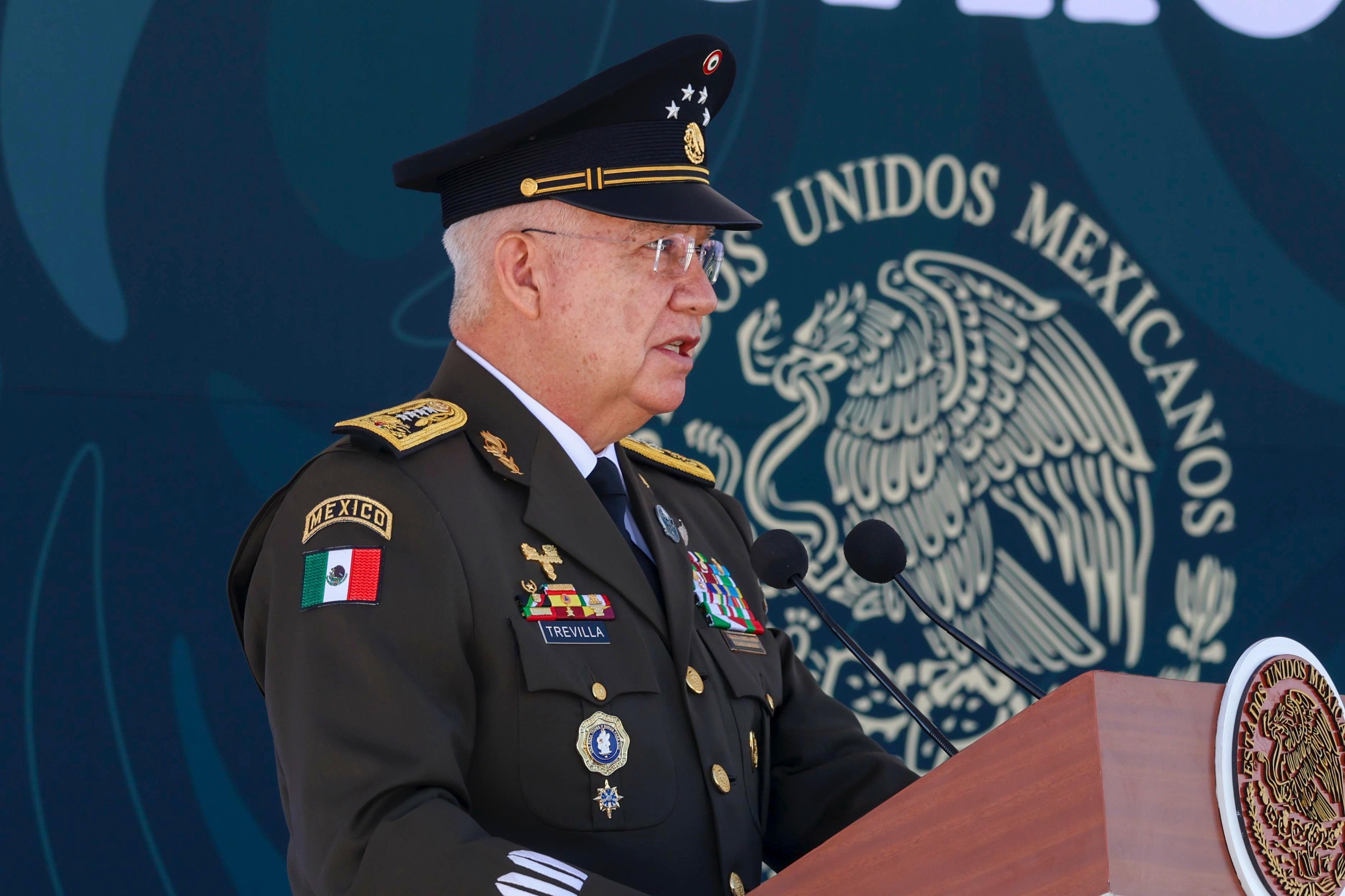 Al conmemorar el 111 aniversario de la Fuerza Aérea Mexicana, el secretario de la Defensa Nacional, Ricardo Trevilla Trejo, anunció la compra de helicópteros, un avión de transporte pesado y aeronaves no tripuladas, y afirmó que la relación con Estados Unidos se sustenta en principios de reciprocidad y confianza mutua.