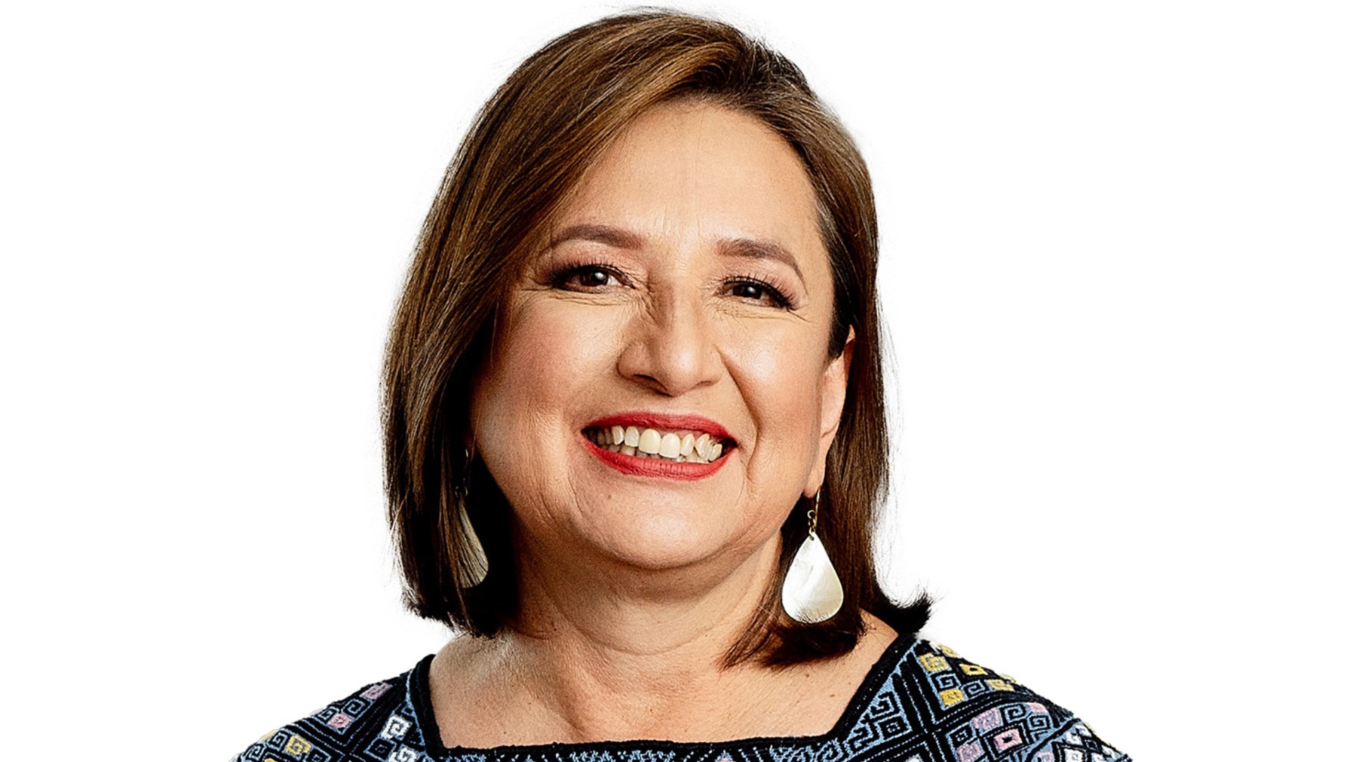 La excandidata presidencial Xóchitl Gálvez Ruiz afirmó que el libro del exconsejero jurídico Julio Scherer Ibarra confirma sus denuncias sobre presunto financiamiento ilícito en campañas de Morena durante el proceso electoral de 2024. En un mensaje difundido en redes sociales, Gálvez aseguró que el texto Ni venganza ni perdón respalda lo que señaló en el tercer debate presidencial respecto al supuesto vínculo de Mario Delgado Carrillo con Sergio Carmona, identificado como el “Rey del Huachicol”. “No se hace desde la oposición ni lo hace una candidata presidencial, lo confirma uno de los hombres más cercanos al expresidente Andrés Manuel López Obrador. Lo hace quien se desempeñó como su consejero jurídico durante sus tres primeros años de gobierno: Julio Scherer. La denuncia la realiza en su libro Ni venganza ni perdón. Es como una confesión desde el interior de Palacio Nacional”, señaló Boletín 18FEB26 . De acuerdo con Gálvez, en el libro se menciona que Jesús Ramírez Cuevas, entonces vocero presidencial, sostuvo reuniones con Carmona antes de que éste fuera asesinado, y que incluso le habría facilitado el acceso al círculo cercano del presidente. La exsenadora añadió que, según lo expuesto, a través de esos encuentros se habrían asegurado apoyos económicos para campañas en entidades como Tamaulipas, Sinaloa y Sonora Boletín 18FEB26 . Gálvez también criticó la postura de la presidenta Claudia Sheinbaum Pardo, quien —dijo— ha desestimado el contenido del libro. “La presidenta Claudia Sheinbaum desdeña las confesiones en el libro. Asegura que no lo leerá como si con ello acabara con los actos ilícitos que heredó de la pasada administración. ¡Voltea a otro lado!”, afirmó Boletín 18FEB26 . Asimismo, advirtió que el tema podría escalar en el plano internacional ante una eventual revisión del T-MEC por parte del gobierno de Donald Trump, al existir —según señaló— apartados específicos sobre combate a la corrupción y al huachicol fiscal Boletín 18FEB26 . “La primera mandataria está ante la disyuntiva de una vez por todas investigarlo y castigarlo o guardar silencio para proteger a cercanos a López Obrador. Garantizar la impunidad de Mario Delgado, Jesús Ramírez y otros funcionarios es un favor a Morena, pero también una traición a México”, concluyó