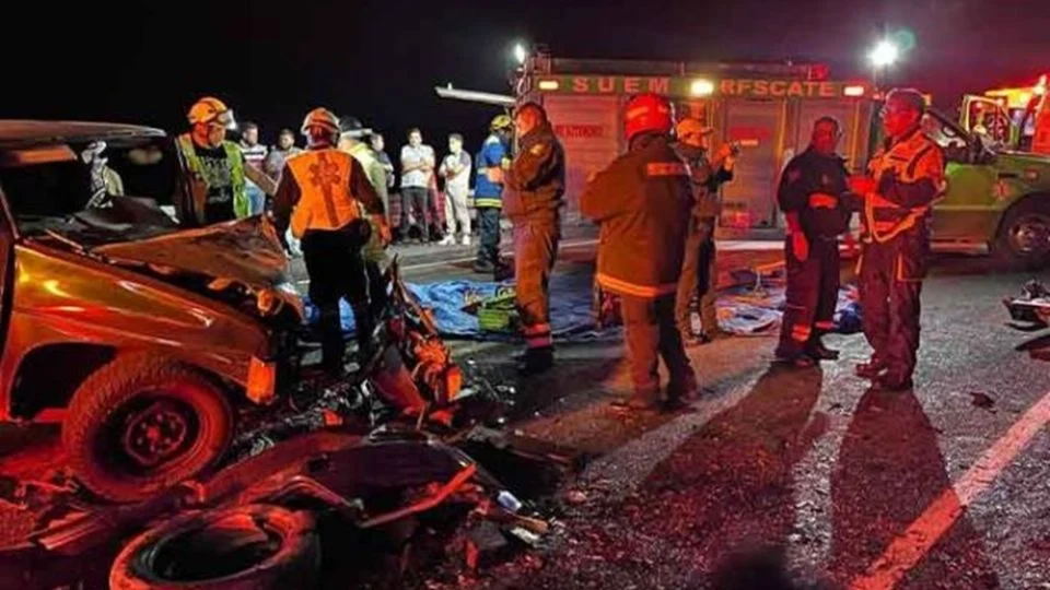 Diego Osuna Miranda, de 17 años e hijo del director general de BBVA México, falleció junto con otros dos jóvenes tras un choque ocurrido en la autopista Toluca–Valle de Bravo; dos personas más resultaron lesionadas.