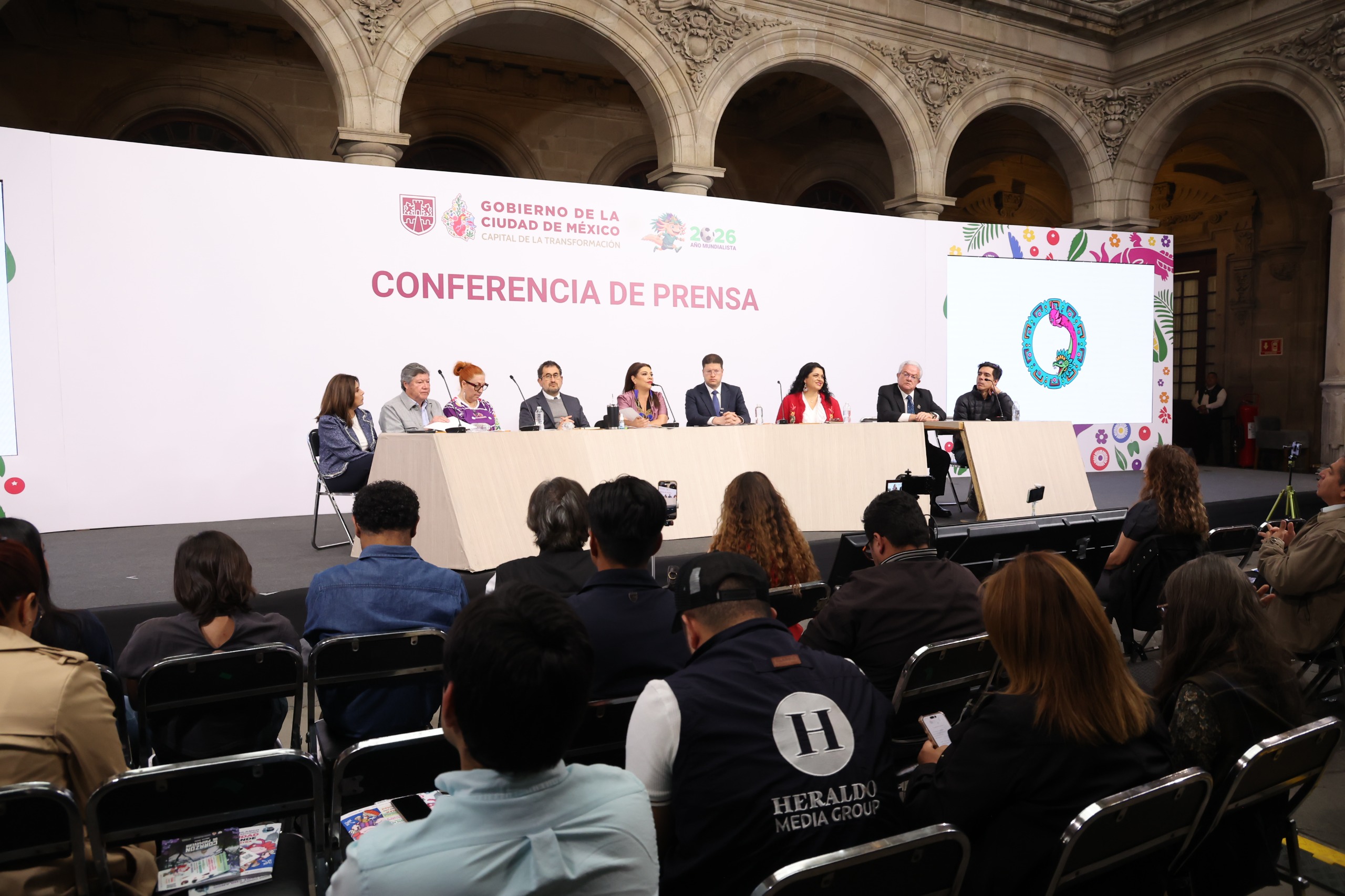 La jefa de Gobierno, Clara Brugada, confirmó que se restringirá el acceso vehicular al Estadio Azteca y llamó a los aficionados a utilizar bicicleta, transporte público o servicios de traslado tipo “camioncito”.