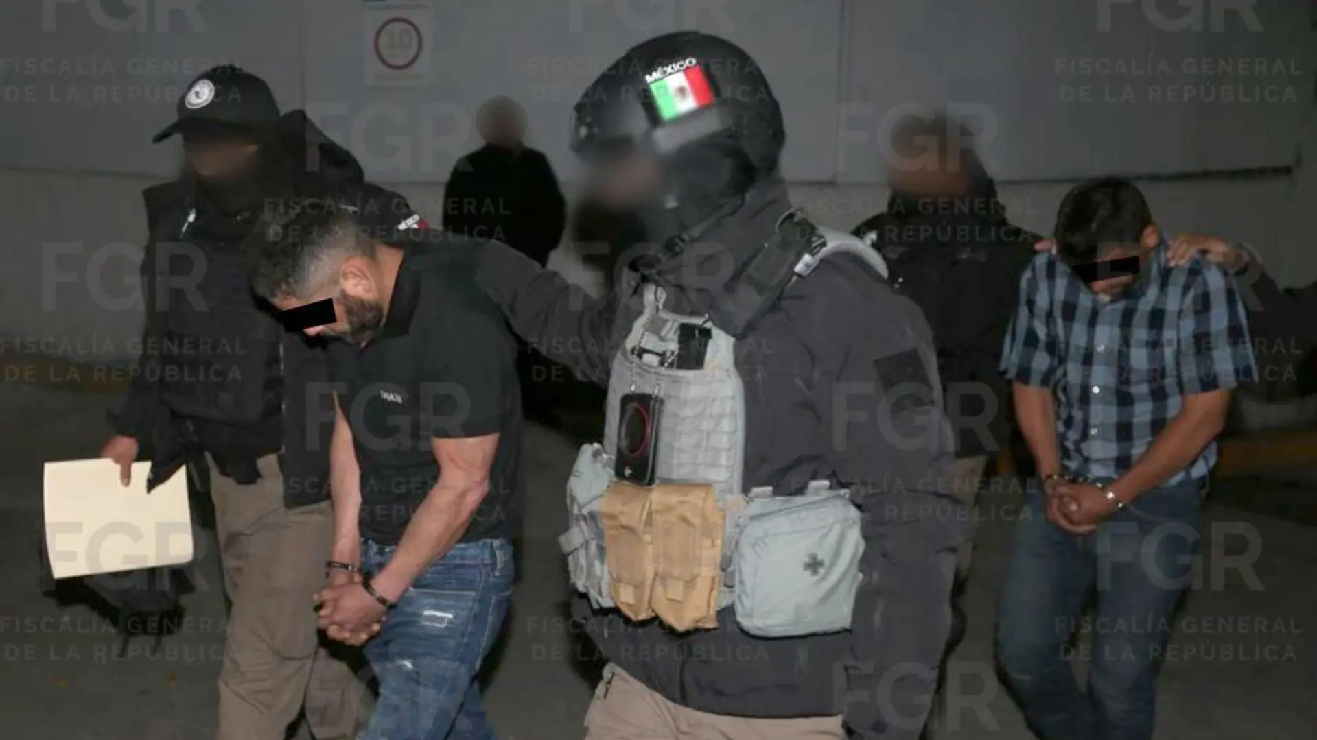 La Fiscalía General de la República obtuvo la vinculación a proceso de dos presuntos escoltas del líder del Cártel Jalisco Nueva Generación capturados en Tapalpa, Jalisco.