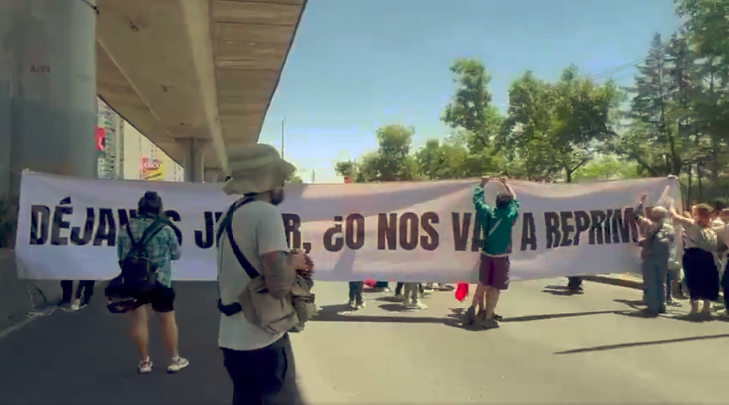 Vecinos y colectivos colapsan vialidad clave al sur de la CDMX con protestas contra gentrificación y obras rumbo al Mundial 2026