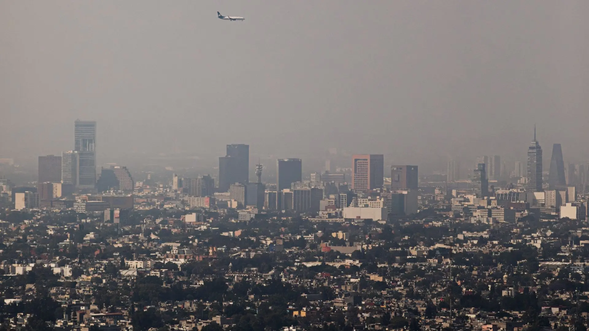 Altas concentraciones de ozono obligan a extender la medida hasta el miércoles 11 de marzo; autoridades aplican Doble Hoy No Circula y recomiendan evitar actividades al aire libre.