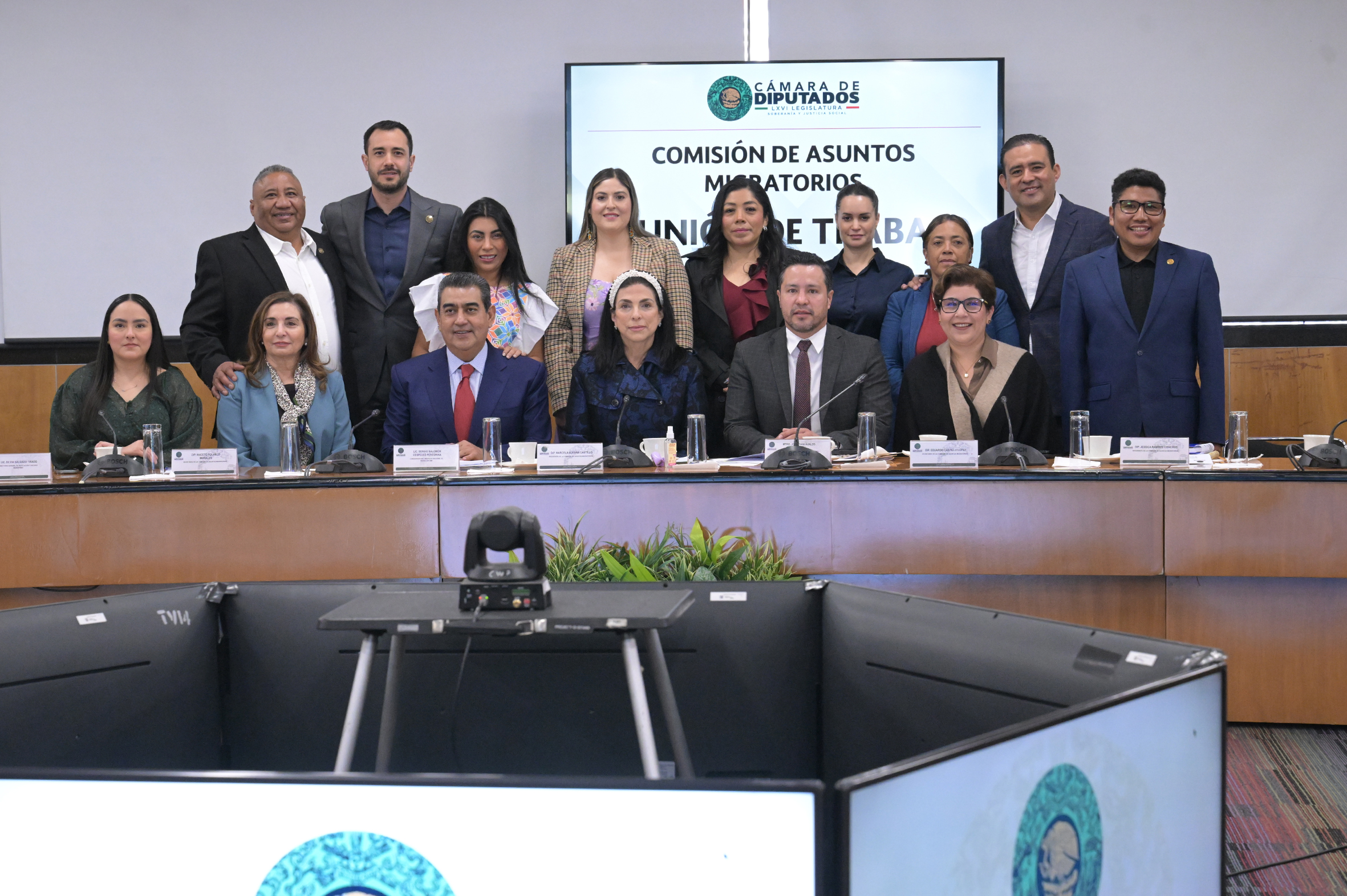 La Comisión de Asuntos Migratorios se reunió con el titular del INM para revisar la iniciativa que plantea derogar la actual Ley de Migración, crear un nuevo ordenamiento con enfoque humanista y establecer un Instituto de Movilidad Humana.