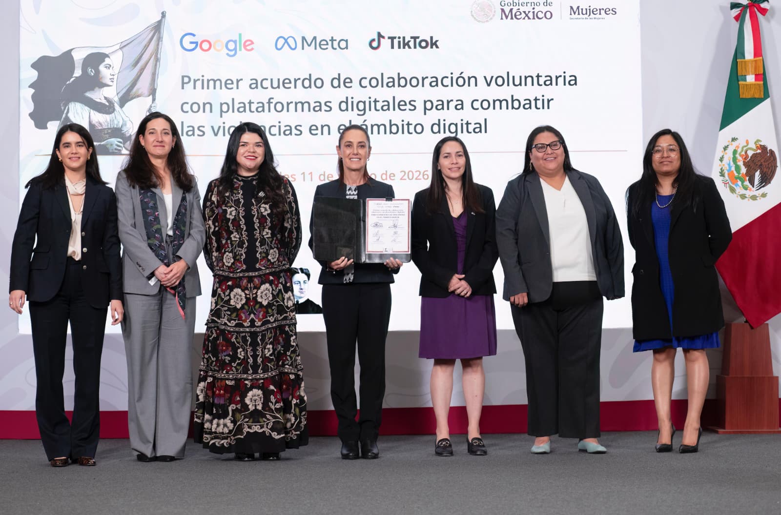 La secretaria de las Mujeres, Citlalli Hernández Mora, informó que el acuerdo contempla 17 acciones para fortalecer la prevención, denuncia y atención del ciberacoso, así como la colaboración entre plataformas digitales y autoridades.