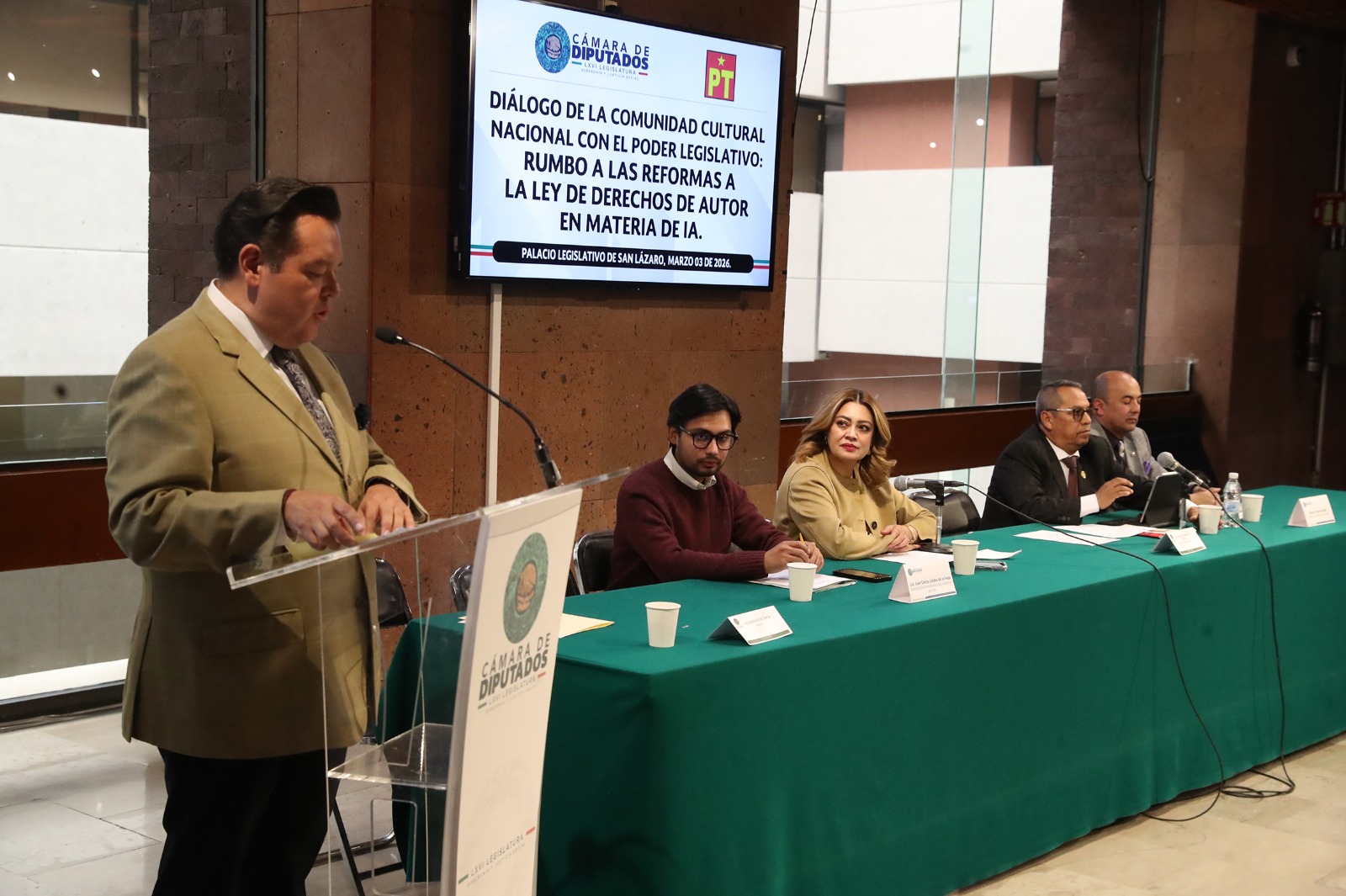 Legisladores se pronuncian por fortalecer sociedades de gestión colectiva y garantizar protección efectiva a creadores frente al uso de obras mediante inteligencia artificial.