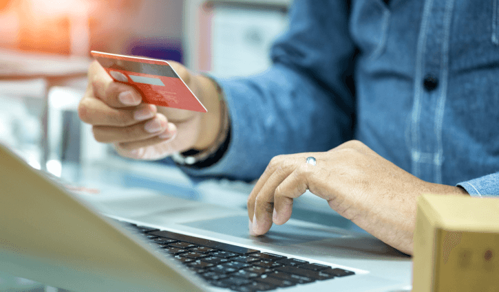 La cercanía de la Copa del Mundo 2026 ha detonado la aparición de páginas falsas y perfiles que ofrecen paquetes “todo incluido”. Autoridades de seguridad y especialistas alertan sobre el aumento de estafas digitales y difunden recomendaciones para evitar caer en fraudes.