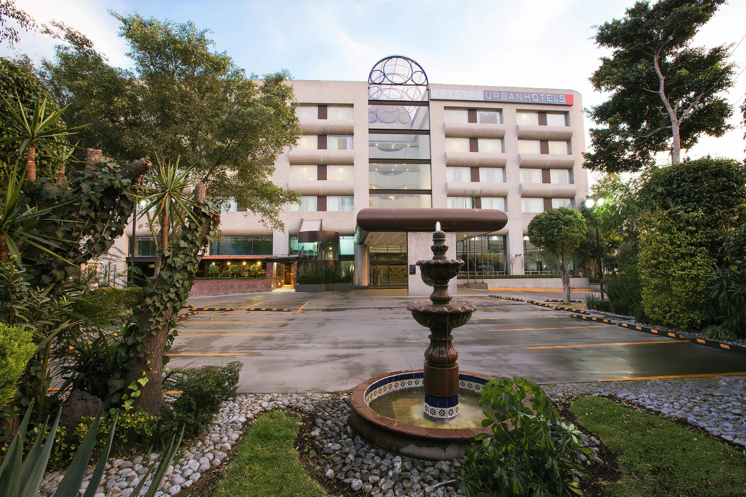 La coordinadora de los trabajos del Gobierno Federal para la Copa del Mundo explicó que la FIFA liberó habitaciones bloqueadas en hoteles de las ciudades sede tras vencer el plazo para confirmarlas y afirmó que los preparativos en seguridad y movilidad avanzan con coordinación entre autoridades y el organismo internacional.