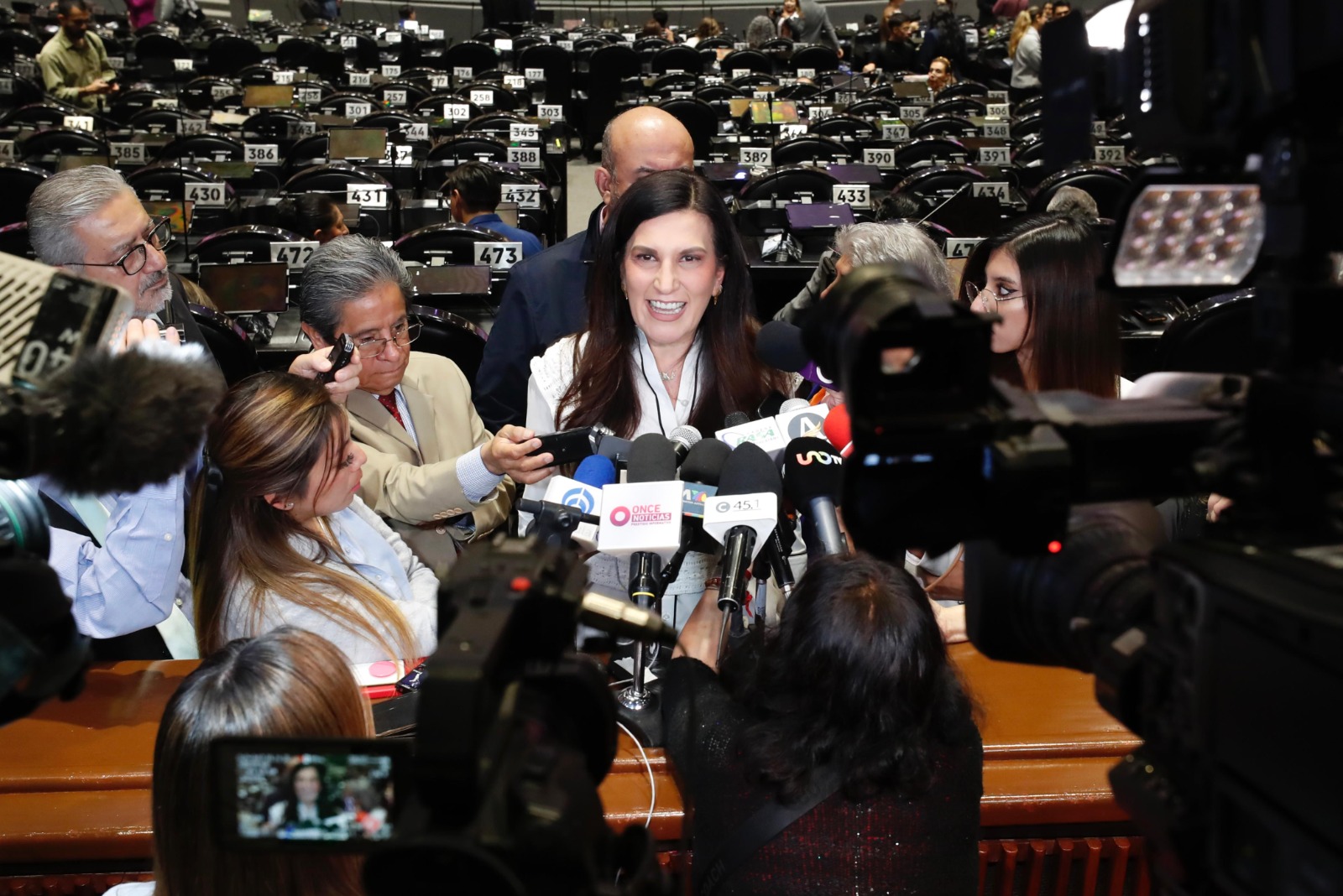 Kenia López Rabadán cuestiona el calificativo de “chistoso” dado por la Presidencia, celebra el regreso de estímulos al cine e inversiones mixtas y exige sanciones por derrame en el Golfo.