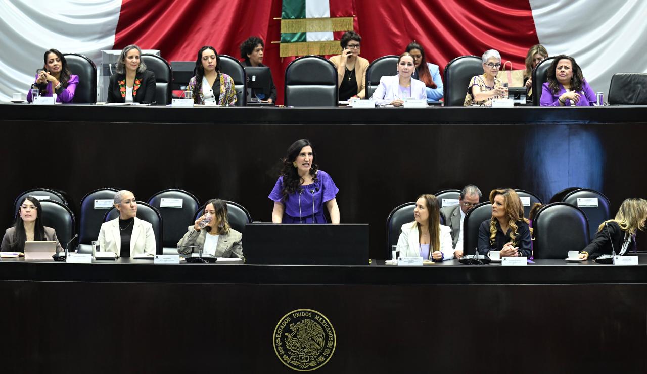 López Rabadán subrayó que los derechos políticos de las mujeres en México han sido resultado de una lucha histórica de generaciones que exigieron el derecho a votar, ser votadas y participar en la vida pública del país.