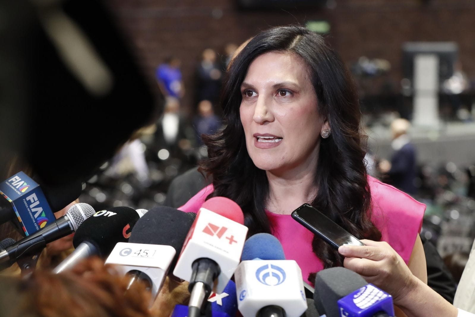 La presidenta de la Mesa Directiva de la Cámara de Diputados, Kenia López Rabadán, informó que el dictamen para aumentar hasta 20 años de prisión a quienes recluten a niñas, niños y adolescentes será votado mañana; pide que la reforma electoral impida la intervención del crimen organizado y el condicionamiento de programas sociales.