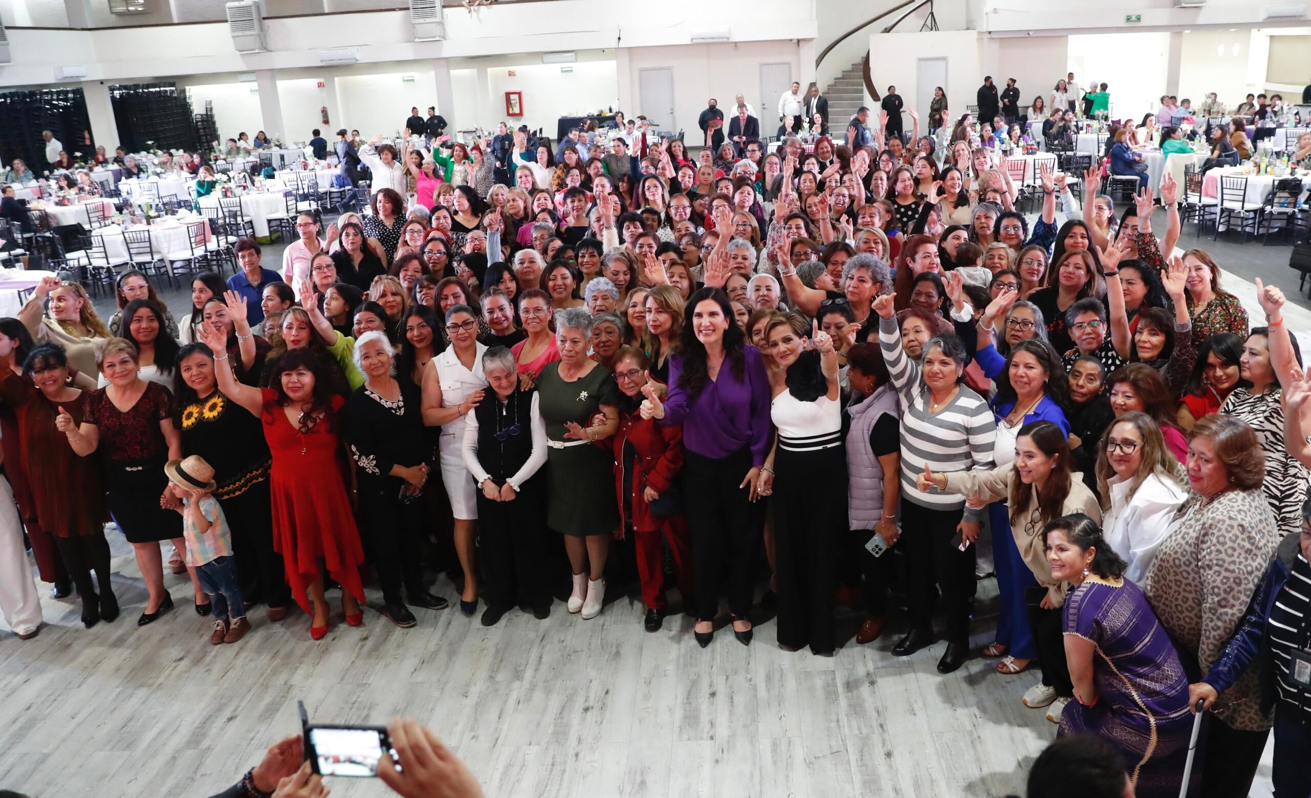 En el marco del Día Internacional de la Mujer, la presidenta de la Mesa Directiva de la Cámara de Diputados destacó el papel de las mujeres en la toma de decisiones y llamó a mantener la lucha por la igualdad y la dignidad laboral.