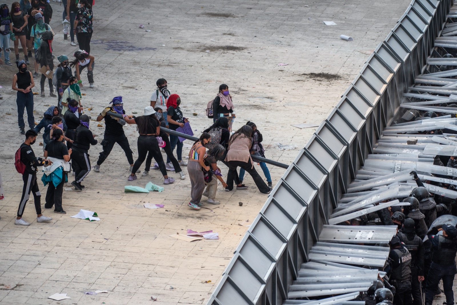 En la distribución territorial de los feminicidios reportados en enero, Sinaloa encabezó la lista con ocho casos; le siguió la Ciudad de México con cinco; mientras que Estado de México y Tamaulipas registraron cuatro cada uno.