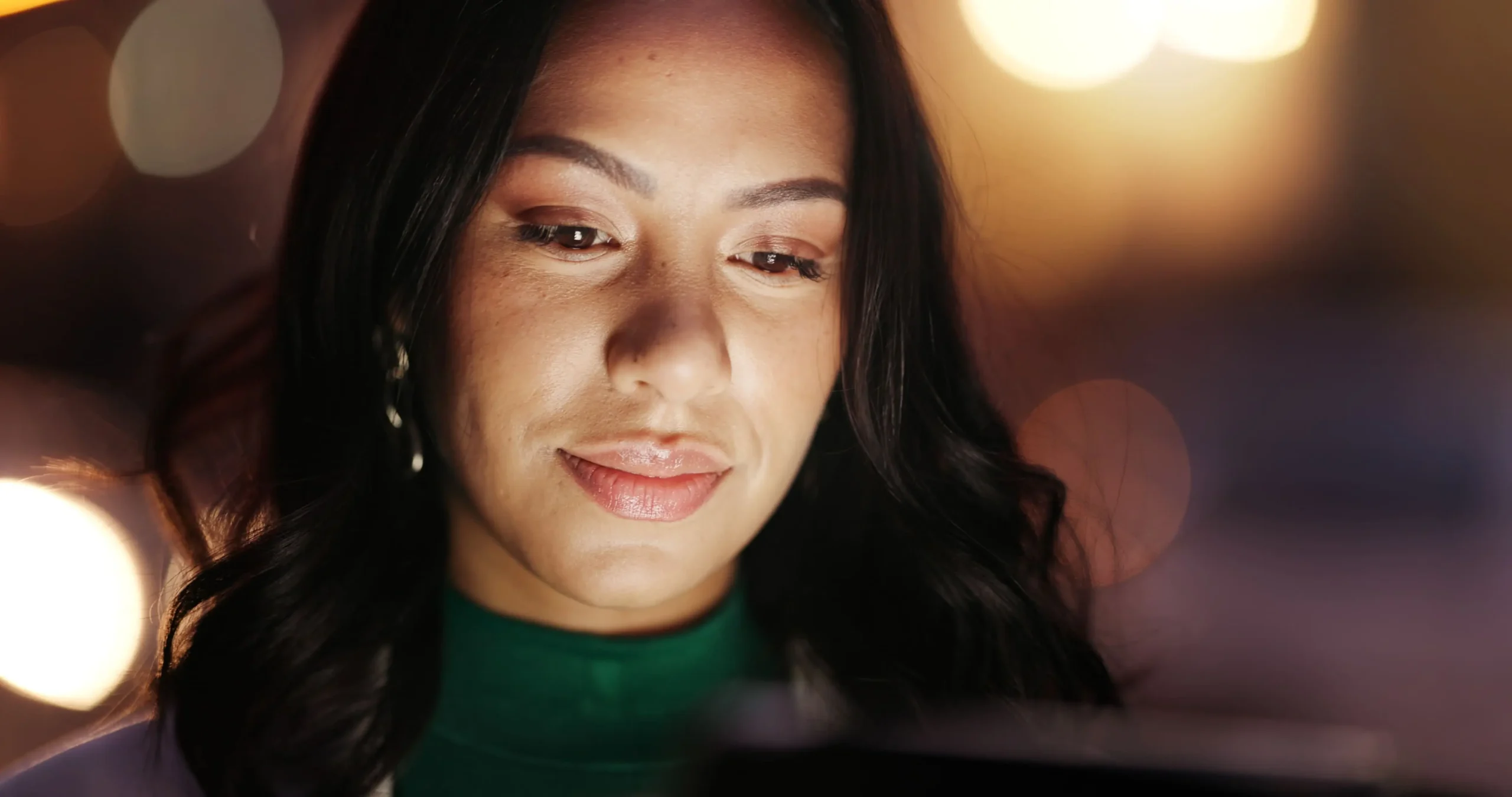 Aunque privilegian la protección financiera de sus familias, las mujeres en México cuentan con menos pólizas de gastos médicos que los hombres, lo que evidencia una brecha en su propia protección, advierte la AMIS.