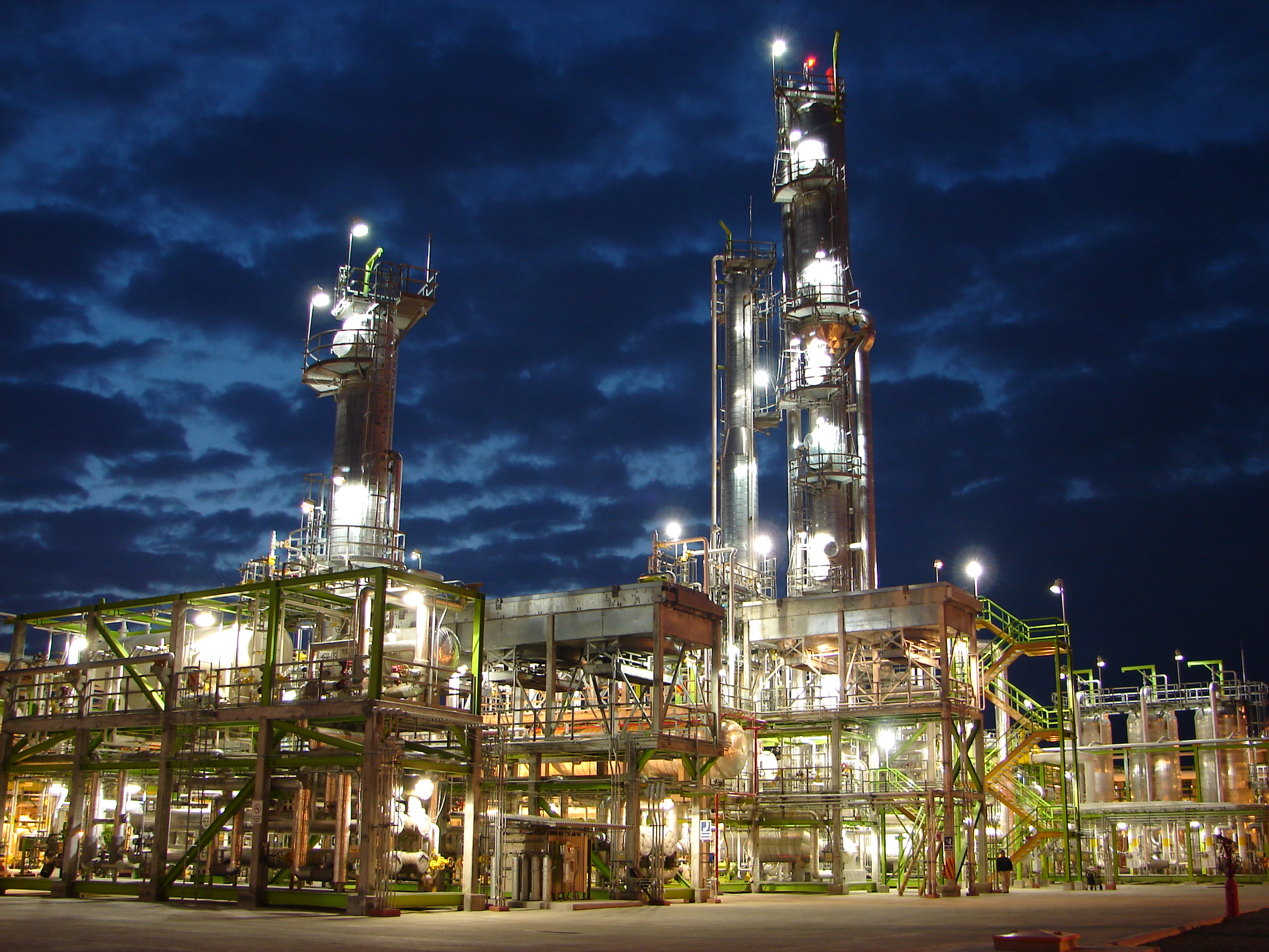 Hacienda estima que mayores ingresos por exportación de crudo compensarán la menor recaudación por subsidios a combustibles, aunque persisten riesgos inflacionarios si el conflicto se prolonga.