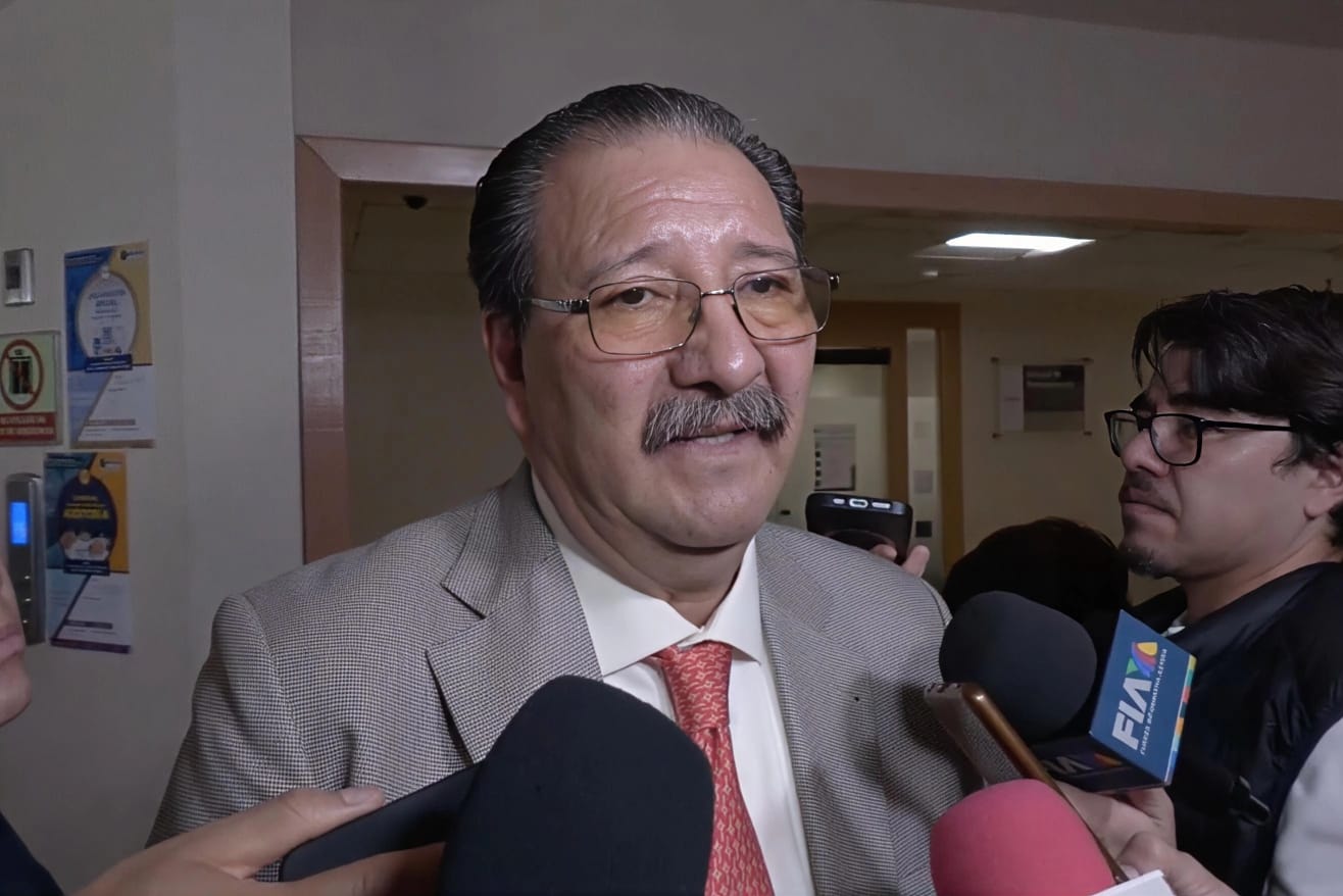 Reginaldo Sandoval señala que permitir la revocación en los términos propuestos podría generar gobiernos de tres años y desventajas partidistas; el tema sigue en análisis en el Senado.