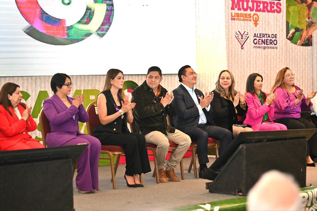 El gobernador de San Luis Potosí entregó galardones a mujeres destacadas de las cuatro regiones del estado y adelantó un nuevo proyecto carretero de más de seis kilómetros para mejorar la movilidad.