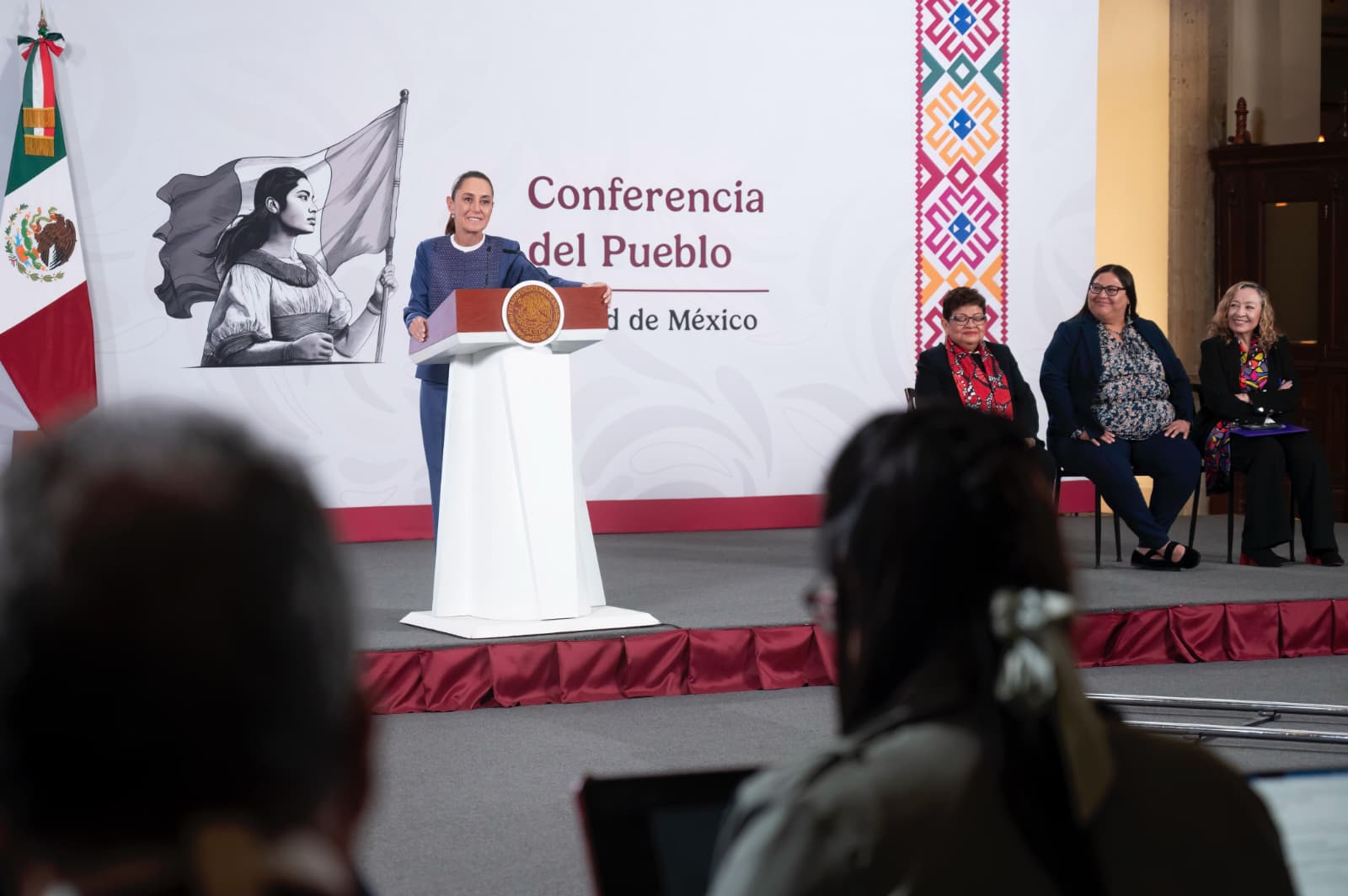 La presidenta defiende la reforma electoral en el Senado y plantea ahorros por 4 mil millones de pesos para obras públicas; incluye ajustes a la revocación de mandato.