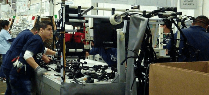 La modificación constitucional fue aprobada por unanimidad en el Congreso y se implementará de manera gradual hasta 2030. Se prohibirán horas extra para menores.