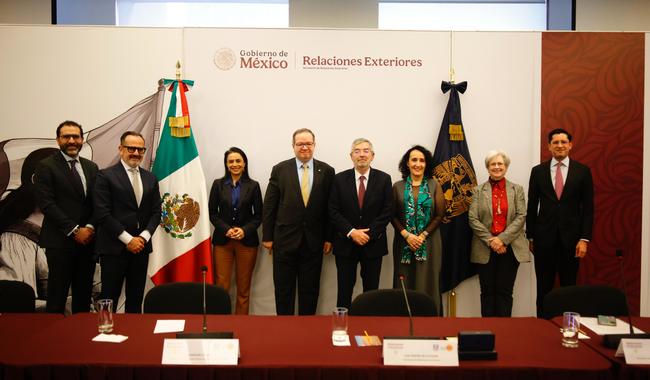 La iniciativa registra más de 81 mil visitas y amplía servicios de apoyo jurídico, psicológico y académico para connacionales en el exterior