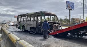 Organizaciones del autotransporte reportan más de 200 vehículos de carga incendiados o dañados, muerte de conductores y desapariciones vinculadas a la ola de violencia que siguió al abatimiento de Nemesio El Mencho por el Ejército mexicano.