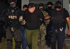 El presunto autor intelectual del homicidio del exalcalde de Uruapan analiza admitir su responsabilidad mediante un procedimiento abreviado para reducir su condena; la Fiscalía de Michoacán evalúa la solicitud.