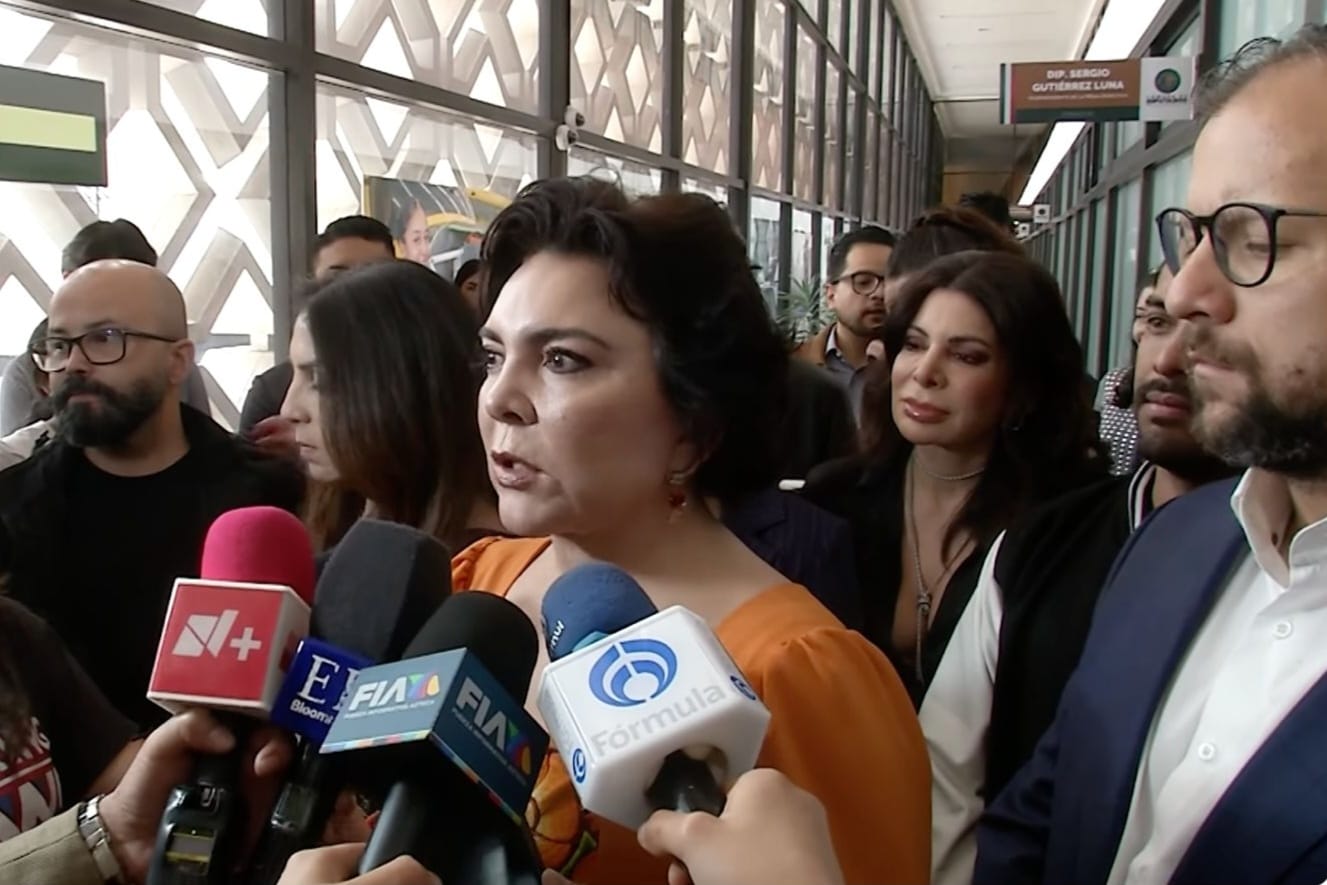 La coordinadora de la bancada naranja en San Lázaro, Ivonne Ortega Pacheco, informó que la iniciativa plantea cambios a 15 artículos constitucionales, voto universal y obligatorio, mecanismos contra financiamiento ilegal y la anulación de elecciones en caso de asesinatos de candidatos.