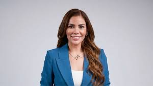 La Fiscalía General de la República arrestó este domingo a Karina Barrón, secretaria de Desarrollo Humano e Igualdad Sustantiva de Monterrey, por presuntos delitos de cohecho y falsificación de declaraciones relacionados con una denuncia electoral.