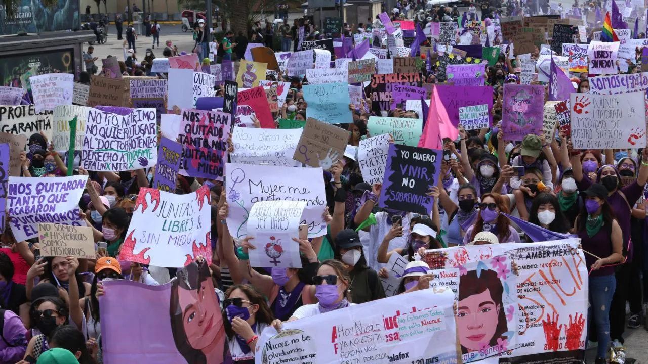 Miles de mujeres se movilizaron este domingo 8 de marzo de 2026 en la Ciudad de México y en distintas entidades del país para exigir justicia, seguridad y un alto a la violencia de género.