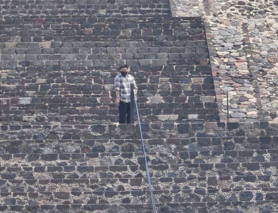 El tiroteo ocurrió en inmediaciones de la Pirámide de la Luna. Entre las víctimas mortales está una turista canadiense y el presunto agresor, quien se suicidó. La presidenta Claudia Sheinbaum Pardo ordenó una investigación a fondo y atención a afectados.