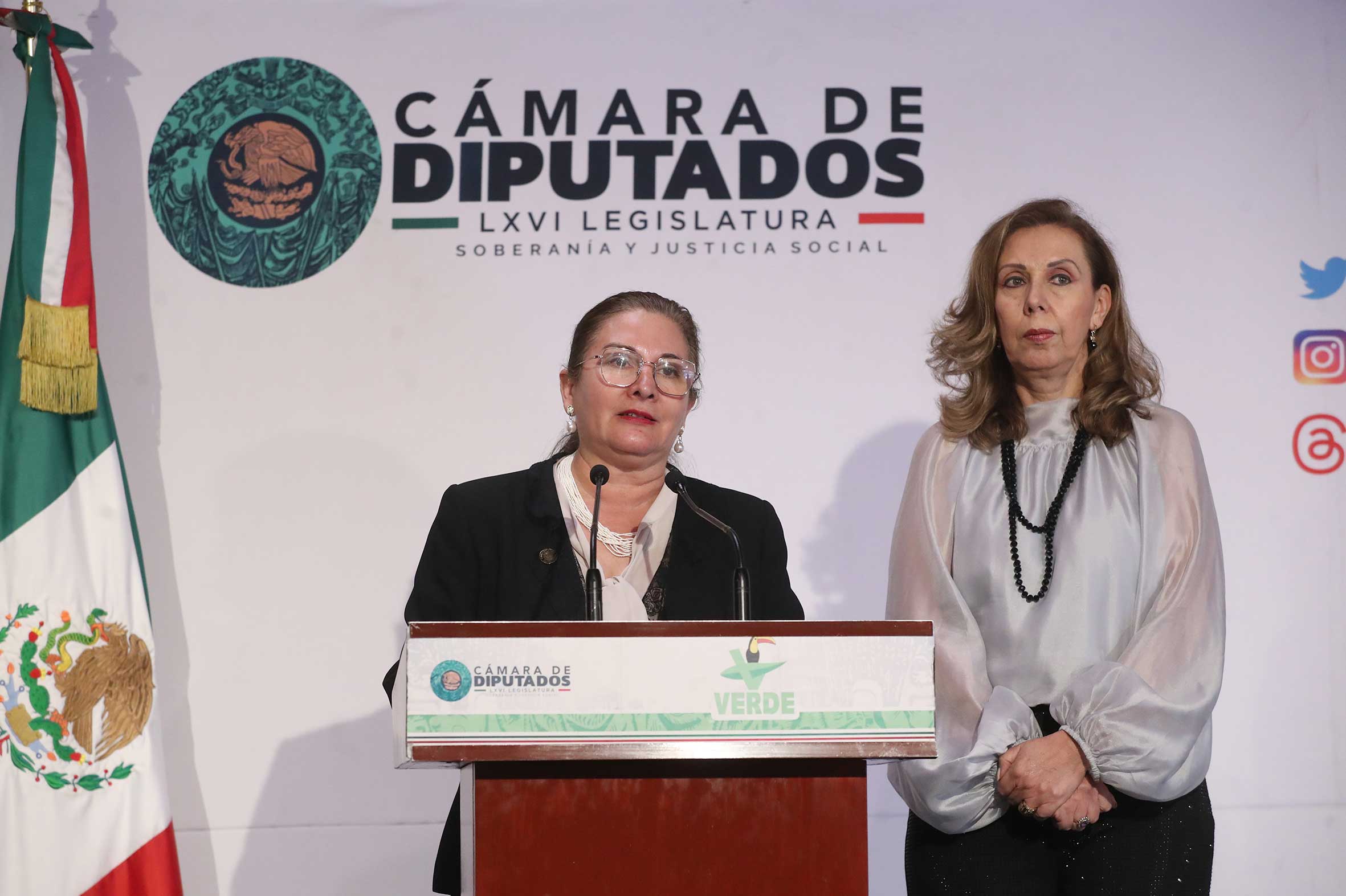 La diputada Ana Erika Santana González respaldó la iniciativa AB2386, que permitiría integrar médicos mexicanos certificados al sistema de salud californiano. “Nadie debe quedarse sin atención por falta de médicos”, afirmó.