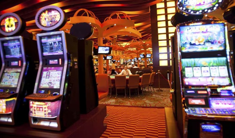 La dependencia federal pidió frenar operaciones de establecimientos vinculados con presunto lavado de dinero y evasión fiscal; también dio vista a Gobernación para cancelar actividades.