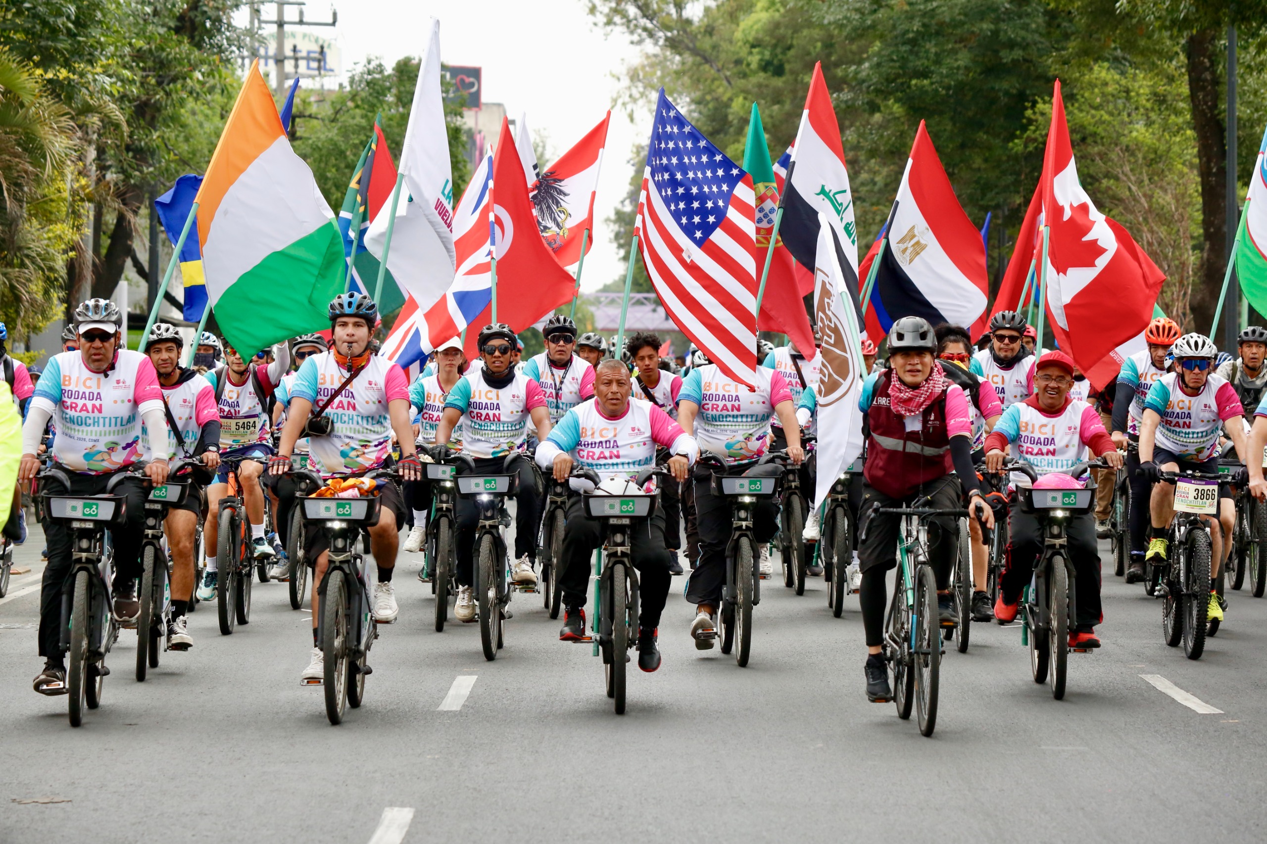 La nueva ciclovía “La Gran Tenochtitlan” tendrá 34 kilómetros sobre Calzada de Tlalpan y forma parte de la meta de construir 300 kilómetros adicionales de infraestructura ciclista en la Ciudad de México.