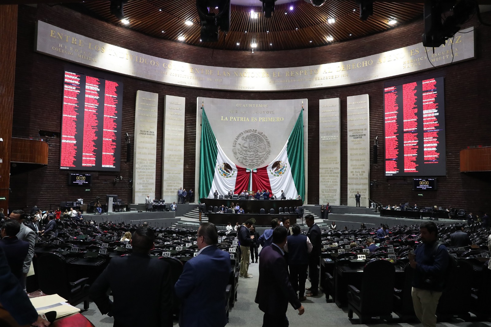 El dictamen, impulsado por la presidenta Claudia Sheinbaum, garantiza consentimiento y pago por uso de voz e imagen; pasa al Senado tras amplio consenso.