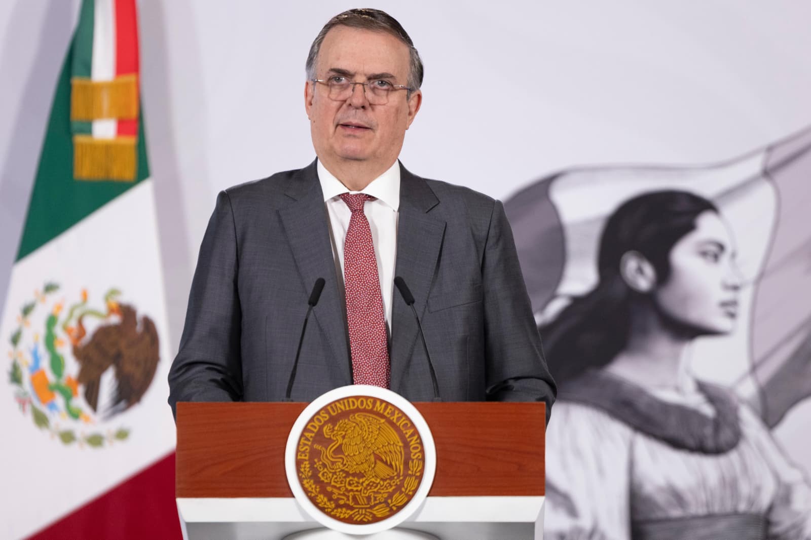 México enviará una delegación de más de 300 empresas a Canadá del 7 al 9 de mayo para ampliar comercio e inversión bilateral, informó el secretario de Economía, Marcelo Ebrard.