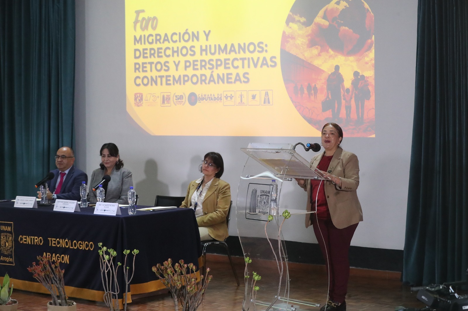 La diputada de Morena afirmó que la movilidad humana exige respuestas institucionales con enfoque de derechos humanos; especialistas y académicos pidieron combatir discriminación y fortalecer políticas públicas.