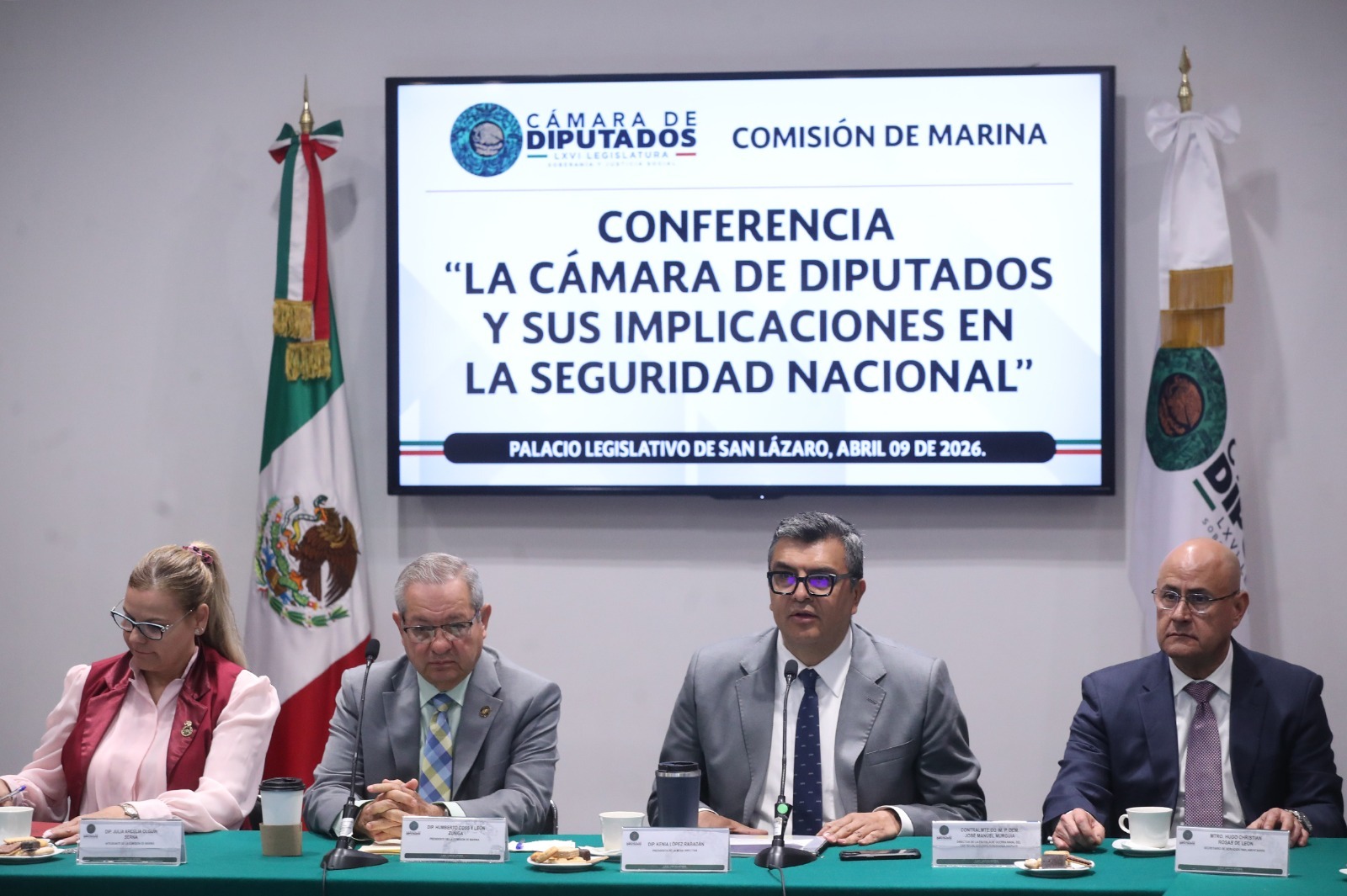 En conferencia en la Cámara de Diputados, especialistas destacan la importancia del control parlamentario y la actualización del marco legal ante amenazas tradicionales y digitales.
