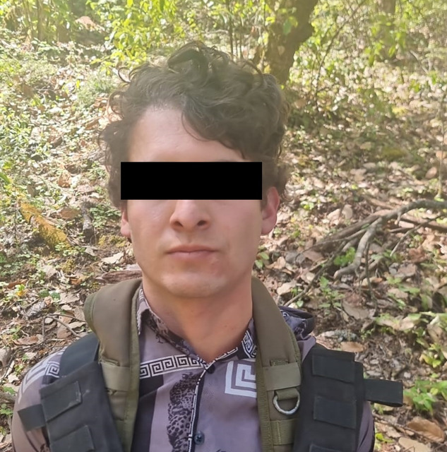 Entre los detenidos están operadores cercanos a Aureliano Guzmán Loera; aseguran armas largas, explosivos y cartuchos en operativo conjunto de Ejército, Marina y Guardia Nacional.