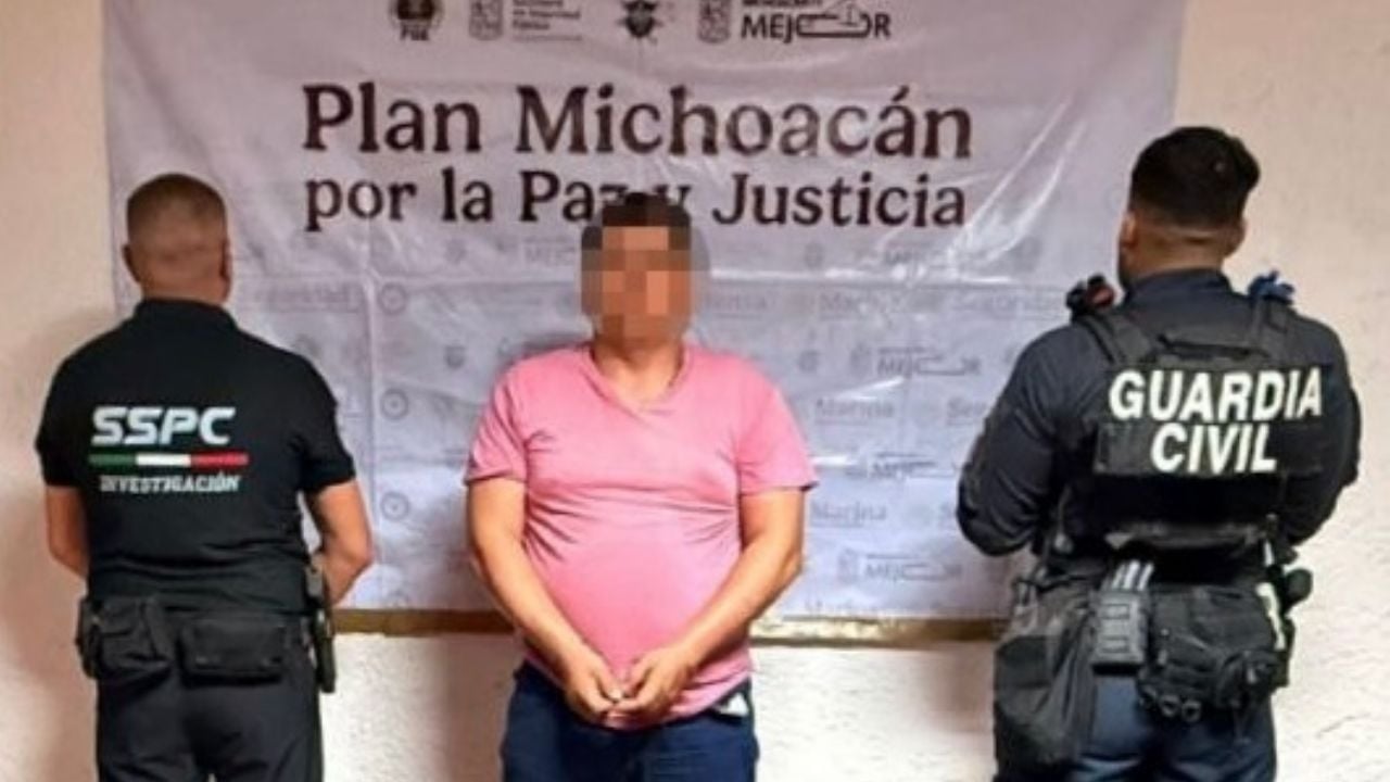 El presunto operador del CJNG fue capturado en Uruapan y se suma a más de 20 detenidos por el homicidio del alcalde. Autoridades lo vinculan con huachicol y narcomenudeo.