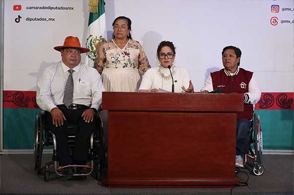 Legisladores piden investigar a ADO Mobility tras impedir el abordaje a una mujer con discapacidad en Yucatán.