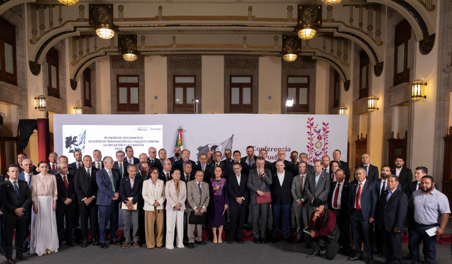 La presidenta anunció la extensión del Pacic con empresarios, productores y cadenas comerciales para mantener sin aumentos el costo de 24 productos esenciales. El gobierno también pactó acciones para reducir el precio del jitomate y otros alimentos perecederos.